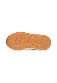 Suela de zapato con una superficie de goma naranja texturizada, que presenta patrones geométricos y un diseño de banda de rodadura prominente para agarre y tracción.