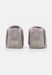 UGG BABY CLASSIC ULTRA MINI UNISEX - Első cipők - lilac