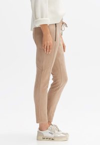 OPUS ELVINA - Trainingsbroek - nutmeg