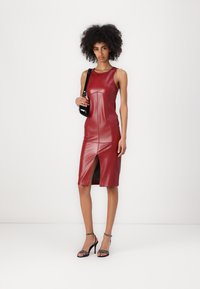 Patrizia Pepe DRESS - Kokteilikleit/peokleit - clash red