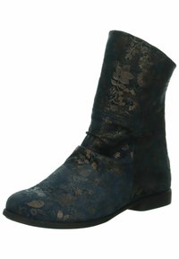 Bottines à motifs floraux en tissu bleu foncé avec des accents en bronze, présentant une texture douce et une semelle noire plate.