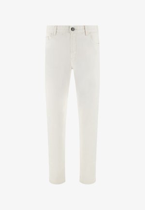 Jean slim blanc pour homme avec poches avant, passants de ceinture et une fermeture à boutons avec un détail de marque.