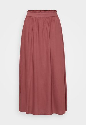 Jupe maxi en tissu doux bordeaux avec une taille froncée et un bord volé. Présente une silhouette fluide et une texture subtile.