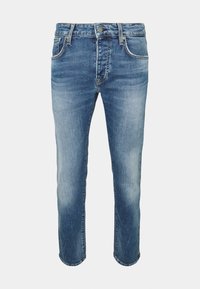 Světle modré džíny z denimu se střihem rovného nohavice, pěti kapsami a vybledlým praním. Obsahuje zip a kovové zapínání na knoflík.
