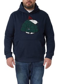 Granatowa bluza z kapturem z pluszowym, zielonym pikowanym wzorem, przedstawiającym kreskówkową postać w czerwonym kapeluszu. Z przodu kieszeń i miękka tekstura.