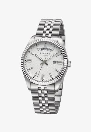 Montre en acier inoxydable argenté avec un cadran blanc texturé, affichage de la date et marqueurs horaires luminescents. Elle est dotée d'un bracelet à maillons et d'une lunette cannelée.