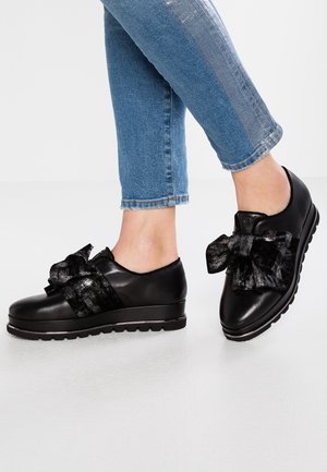 Loafers - black