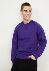 Carhartt WIP CHASE - Sportska majica - tyrian/gold