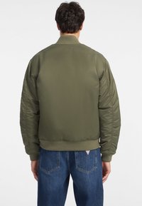 Guess Jeans Bomber stiliaus striukė - olivgrün