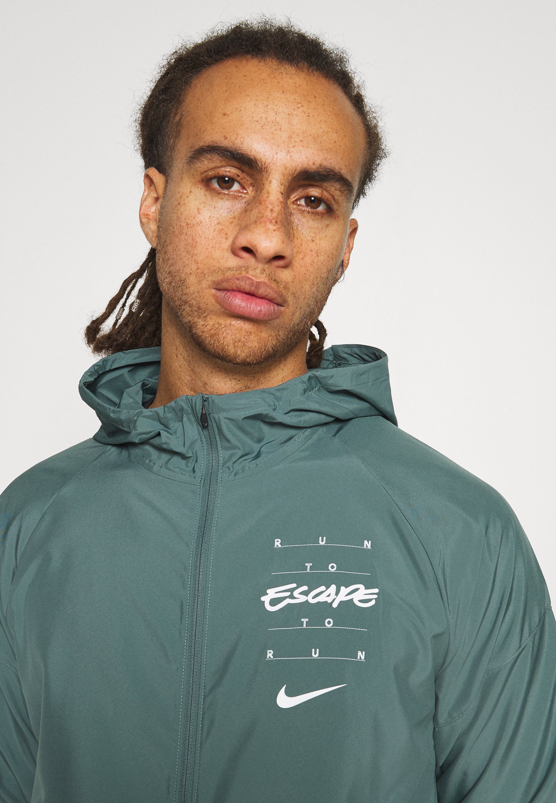 Nike Performance WILD RUN - Chaqueta de running - hasta/verde oscuro -  Zalando.es