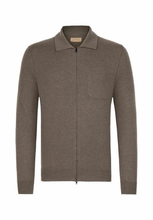 Brązowy kardigan na zamek, wykonany z miękkiej dzianiny. Posiada kołnierz, długie rękawy i kieszonkę na lewej piersi. Gładka tekstura i dopasowany krój.