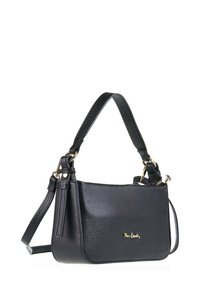 Borsa a spalla in pelle nera con finitura testurizzata, dotata di tracolla staccabile, accessori in oro e un logo goffrato discreto sulla parte anteriore.