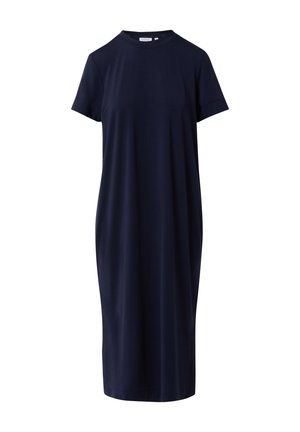 Granatowa sukienka w kształcie t-shirtu, z okrągłym dekoltem, krótkimi rękawami, prostym krojem, wykonana z miękkiego materiału, do kolan, bez widocznych wzorów czy akcentów.
