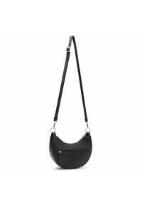 Sac à épaule en cuir noir avec un design incurvé, une bandoulière réglable et une poche zippée à l'avant. Présente des équipements en métal doré et une finition texturée.