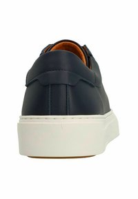 Marineblaues Leder-Sneaker mit weißer Gummisohle. Glatte Oberfläche, runde Zehenform und minimalistisches Design. Die Ferse weist schlichte Nähtdetails auf.