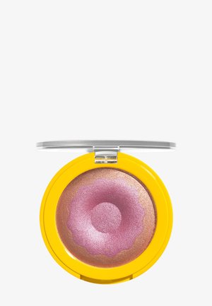 Maquillage compact avec étui jaune et couvercle transparent, contenant une poudre nacrée tourbillonnante rose et bronze à l'intérieur.