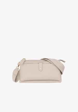 Borsa a tracolla in pelle beige con cerniera dorata, tasca frontale con chiusura a scatto e tracolla regolabile in tessuto con motivo a spina di pesce.