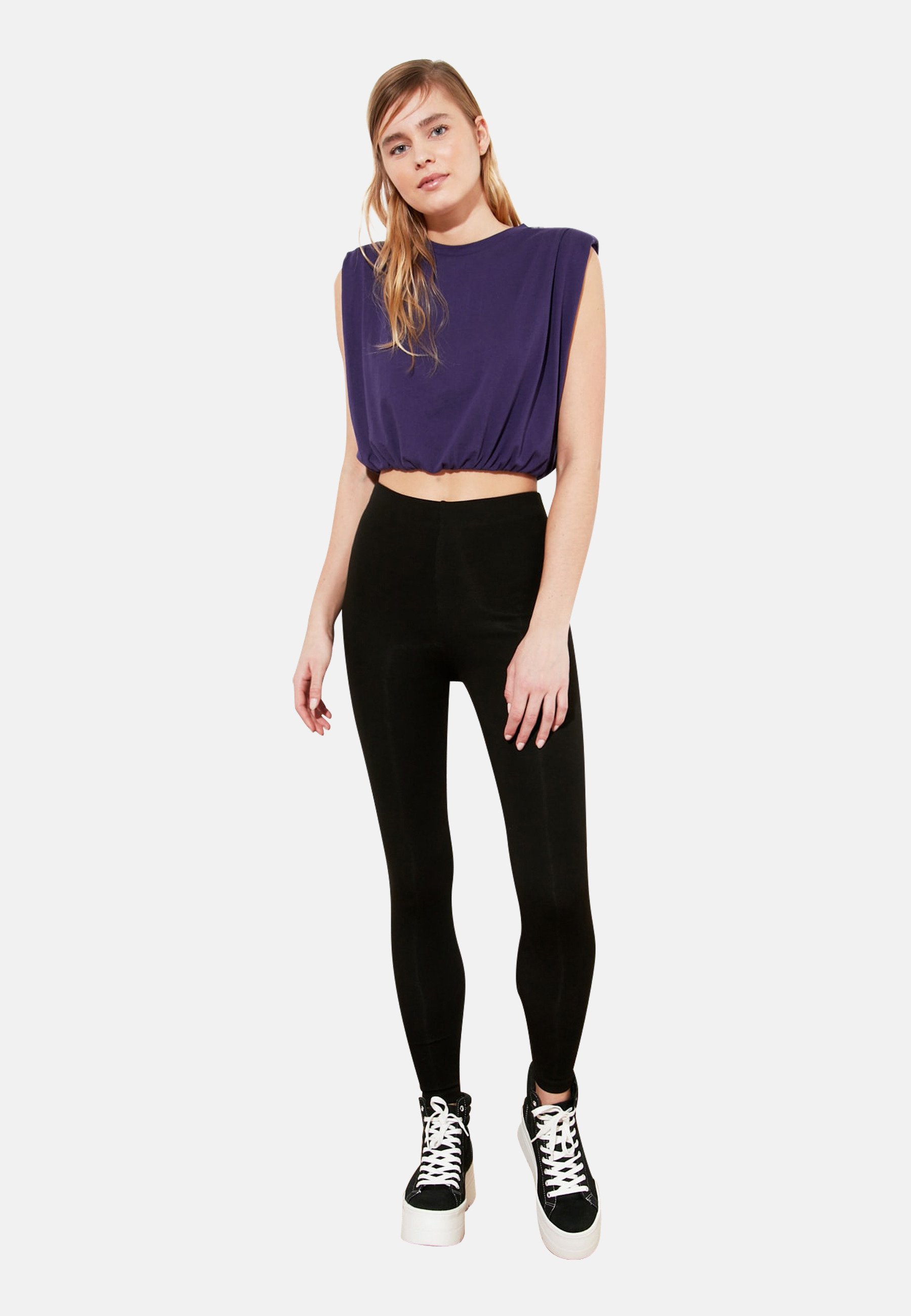 select black leggings