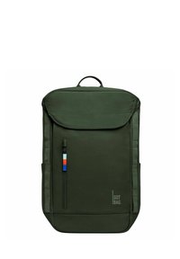 Sac à dos vert foncé en tissu texturé, doté d'une fermeture rabat, d'une poche zippée avant avec un accent coloré et d'une poignée supérieure.