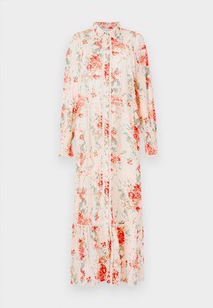 Vestido floral de longitud media en color crema con flores rojas y verdes. Presenta un frente con botones, mangas largas y un dobladillo en capas. Tela ligera.