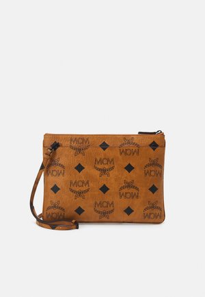MCM, AREN VISETOS FLAT POUCH MED - Τσάντα χιαστί - cognac