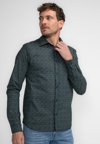 Overhemd met lange mouwen, donkergroene stof met een geometrisch patroon in lichtere tonen en een klassiek kraagontwerp.