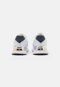 Tommy Hilfiger ELEVATED FEMININE RUNNER biały