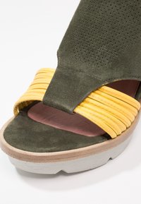 MJUS Sandales à talons hauts - khaki