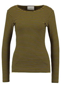 Svart och gulrandig långärmad topp med ribbad textur och rund halsringning. Slim fit-designen betonar plaggens form.