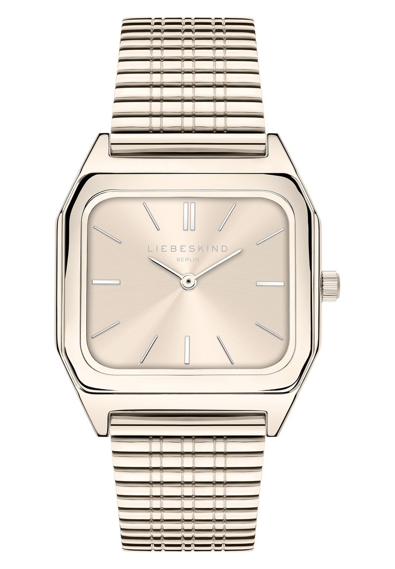 Vierkante goudkleurige horloge met een geborstelde beige wijzerplaat, zilveren uurmarkeringen en een gestructureerde mesh armband. Heeft een kroon aan de zijkant.