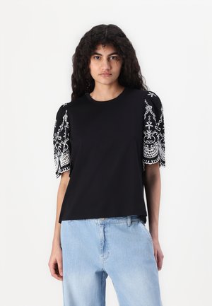 JDYOMA BRODERIE ANGLAISE - Print T-shirt - black