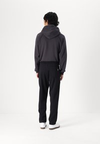 Only & Sons ONSCONNOR STRAIGHT PANTS - Jogginghose - black