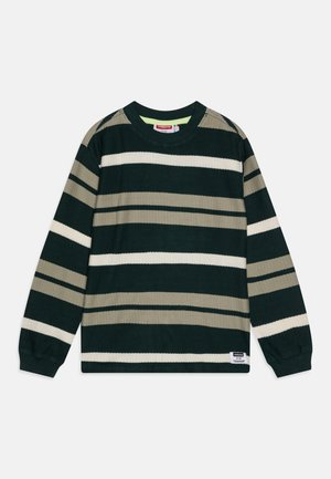 Langærmet crewneck skjorte med horisontale striber i mørkegrøn, beige og hvid, ribbede manchetter og et lille mærke nær sømmen.