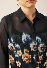 Next LONG SLEEVE PRINT SHEER   - Košilová halenka  - black floral placement