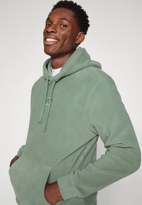 GAP LOGO PRO - Hoodie - laurel wreath