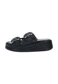 Sandales à plateforme noires avec une texture tissée, des doubles sangles ajustables avec quincaillerie en argent et un bout arrondi.