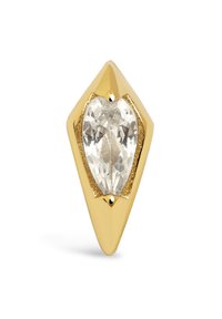 Goldfarbener Ring mit einem herzförmigen klaren Edelstein, der in einem spitzen Design mit sanften Kanten und subtilen strukturierten Akzenten eingefasst ist.