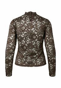 Brun bluse med lange ermer i blonder med blomstermønster, høy hals og nøkkelhullåpning bak. Gjennomsiktig stoff fremhever intrikate detaljer.