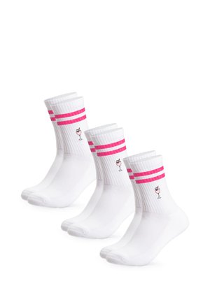 Drei Paar weiße Knöchelsocken mit zwei pinken Streifen und einem kleinen pinken Cocktailglas, das nahe dem oberen Rand eingestickt ist.
