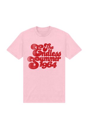 Lyserød T-shirt med korte ærmer og stor rød retro-tekst med teksten "The Endless Summer 1964" på forsiden.
