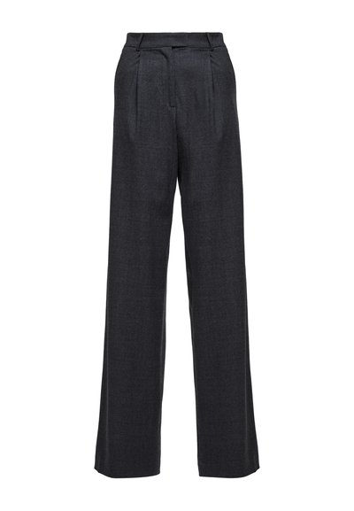 Donkergrijze high-waist wijde broek met plooien en een verborgen sluiting aan de voorkant, weergegeven op een witte achtergrond.