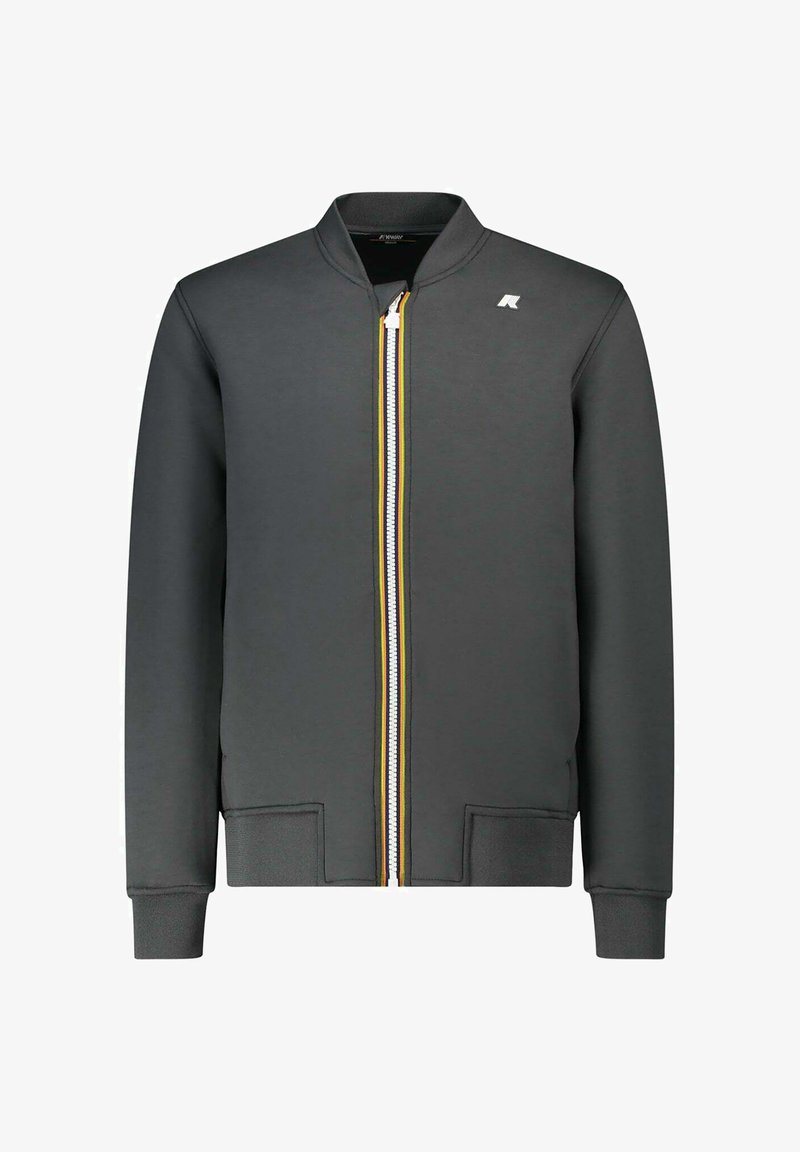 Giacca grigia con zip e colletto rialzato, caratterizzata da una zip con strisce bianche e gialle. Realizzata in tessuto liscio, con polsini e orlo a costine.