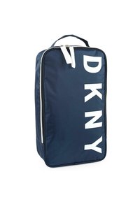 Mochila de color marino fabricada con tela y con el logo blanco de "DKNY". Presenta un cierre de cremallera, un asa en la parte superior y una forma rectangular para facilitar su almacenamiento.