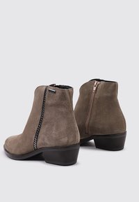 Sandra Fontán LIBREVILLE - Botines - brown