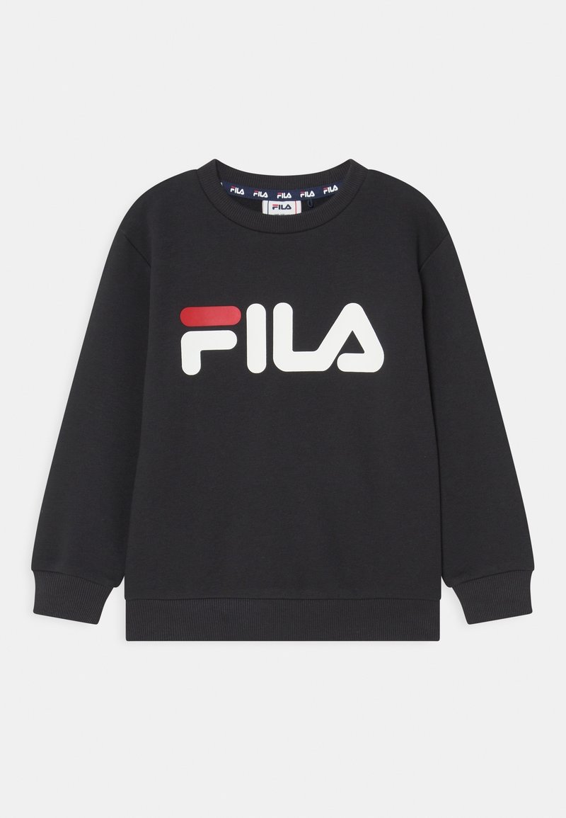Sweatshirt noir en coton avec manches longues, poignets côtelés et col ras du cou. Présente un grand logo FILA blanc et rouge sur le devant.