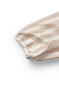 Beige tyg med mjuka, vågiga krämfärgade ränder. Elastiskt ärmslut med draperad struktur. Slät yta med subtil lyster.