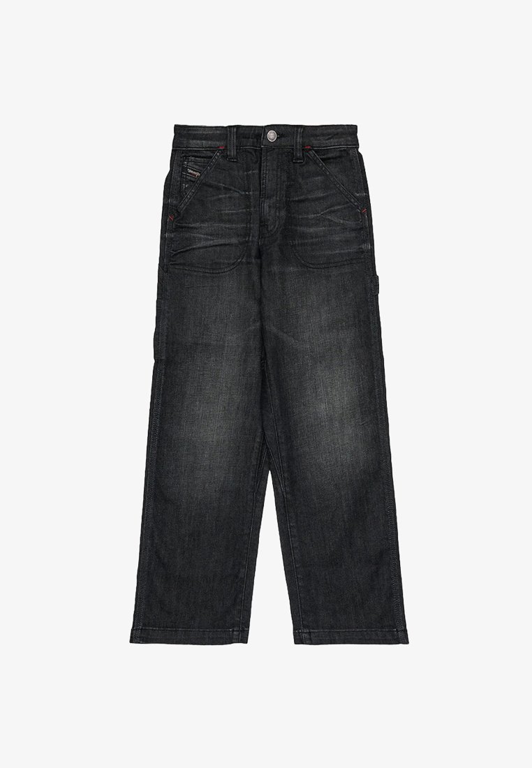 Jeans in denim scuro con un design a gamba dritta, cinque tasche e dettagli di cucitura rossa. Presentano una chiusura classica con bottone in metallo e zip.