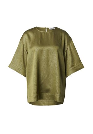 Losse olijfgroene blouse met korte mouwen en subtiele bloemtextuur, ronde halslijn en knoopsluiting aan de achterkant.