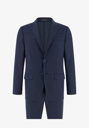 Męska marynarka garniturowa w kolorze granatowym, zapinana na dwa guziki, z klapami z wycięciem, kieszeniami na klapę, kieszenią na piersi oraz dopasowanymi spodniami.