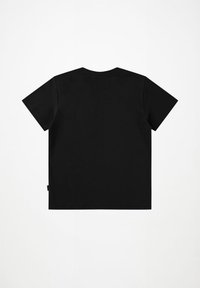 Czarna koszulka z krótkim rękawem i okrągłym dekoltem leżąca na płasko, widok z tyłu, na białym tle.